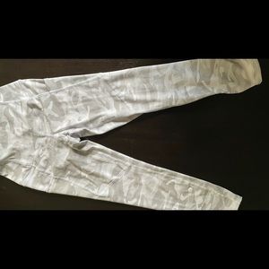 Buttery soft legging barely worn size S